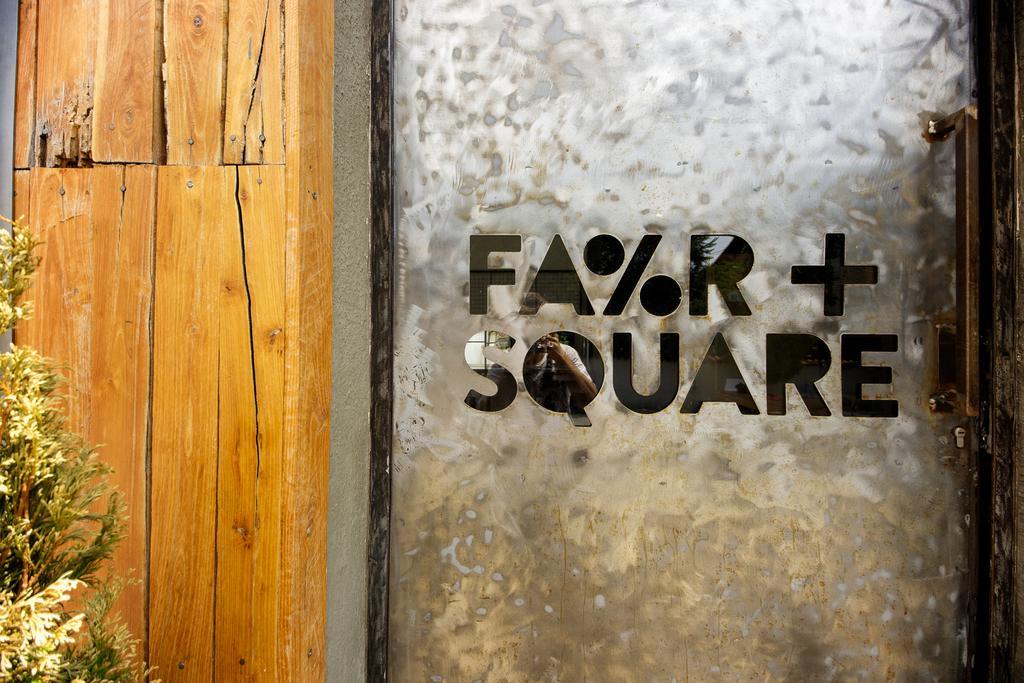 Hostel Fair And Square Belgrado Exterior foto