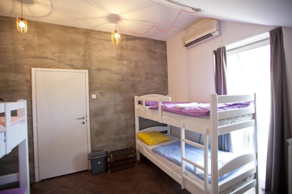 Hostel Fair And Square Belgrado Habitación foto
